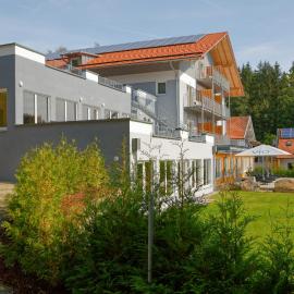 Wellnesshotel deine Auszeit, Adults only,位于阿赫斯拉赫的酒店