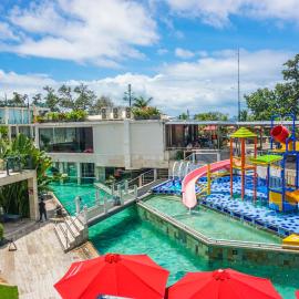 FuramaXclusive Ocean Beach Seminyak Bali，位于勒吉安的酒店