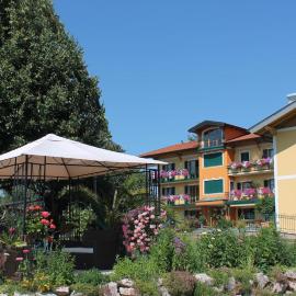Ferienhotel Herzog，位于瓦勒湖畔诺伊马克特的酒店