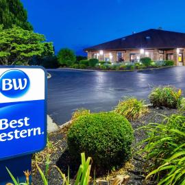 Best Western Lakewood Inn，位于Hebron的酒店