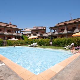 Follonica Apartments - Pool & Relax，位于福洛尼卡的酒店