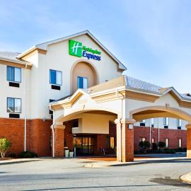 Holiday Inn Express Forest City by IHG，位于福里斯特城的酒店