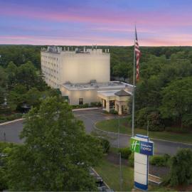 Holiday Inn Express Stony Brook-Long Island by IHG，位于Centereach的酒店