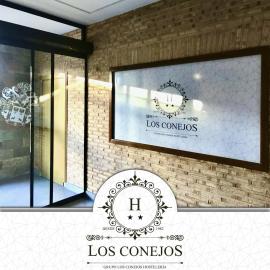 Hotel Los Conejos，位于Mora的酒店