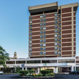 Holiday Inn & Suites Pittsfield-Berkshires by IHG，位于皮茨菲尔德的酒店