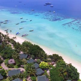 Phi Phi Holiday Resort, Leam Tong Beach，位于皮皮岛的酒店