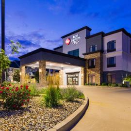 Best Western Plus Champaign/Urbana Inn，位于尚佩恩的酒店