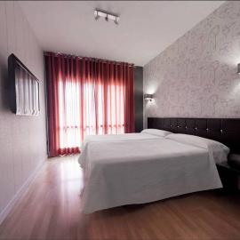 Hospedium Hostal Un Punto Chic，位于韦斯卡的酒店