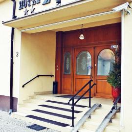Hotel Zorza，位于纳梅斯武夫的酒店