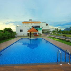 Hotel Rajeswari International，位于根尼亚古马里的酒店