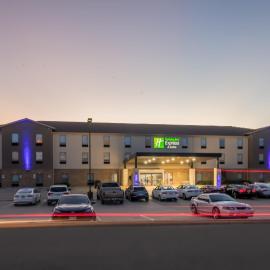 Holiday Inn Express & Suites N Waco Area - West by IHG,位于West的酒店
