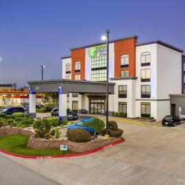 Holiday Inn Express & Suites Longview North by IHG，位于朗维尤的酒店