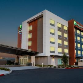 Holiday Inn Express & Suites - Las Vegas - E Tropicana by IHG，位于拉斯维加斯的酒店