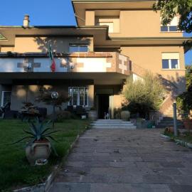 Villa Giulini Rho，位于罗镇的酒店