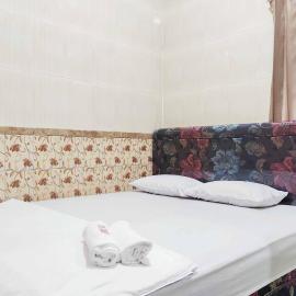 Queen Asri Mitra RedDoorz,位于谏义里的酒店