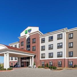 Holiday Inn Express and Suites Pryor by IHG,位于Lusta的酒店