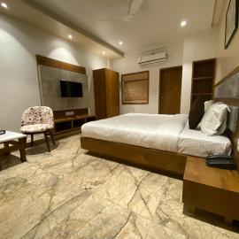 HOTEL DAMODAR,位于Veraval的酒店