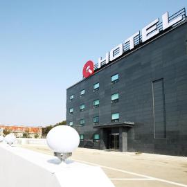 Q Hotel，位于坡州市的酒店