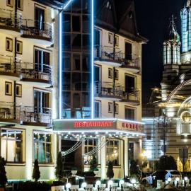 Hotel Bulevard，位于弗格拉什的酒店