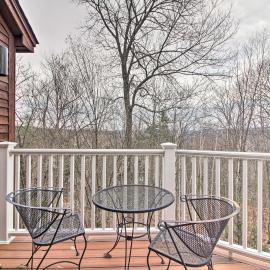 Ski-in Ski-Out Okemo Oasis w/ Deck + Mtn View!，位于拉德洛的酒店