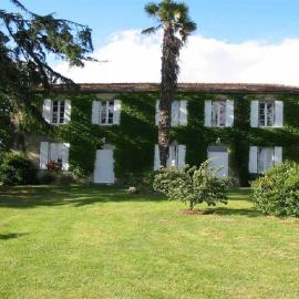 Chambres d'Hôtes Domaine du Bouchon，位于冈镇的酒店
