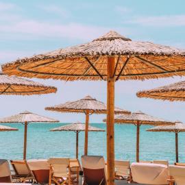 Georgalas Sun Beach Resort，位于尼亚·卡利克拉提亚的酒店