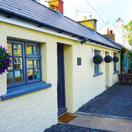Staycation at Pine Cottage, a newly refurbished holiday cottage，位于Goodwick的酒店