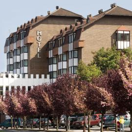 Hotel Txartel，位于拉萨尔特的酒店