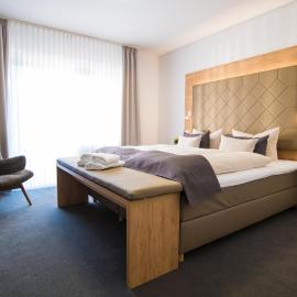 Hagen`s Hotel "eat & meet" Restaurant Bar Lounge，位于哈伦的酒店