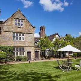 Ockenden Manor Hotel & Spa，位于Cuckfield的酒店