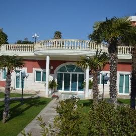 Unico Serrone Palace，位于科拉托的酒店