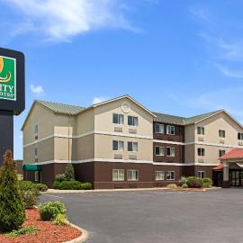 Quality Inn & Suites Ferdinand，位于Ferdinand的酒店