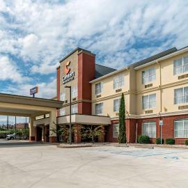 Comfort Inn & Suites Millbrook-Prattville，位于米尔布鲁克的酒店