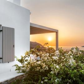 White Tinos Luxury Suites，位于Stení的酒店