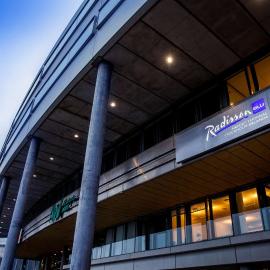 Radisson Blu Airport Terminal Hotel，位于阿兰达的酒店