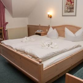 Hotel Schwarzbeerschänke Pobershau，位于Pobershau的酒店