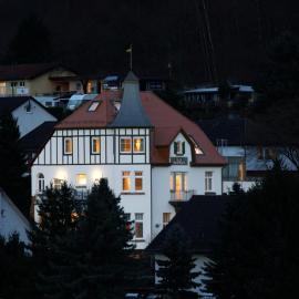 Villa Waldfrieden - Design trifft Budget，位于特里费尔斯山麓安韦勒的酒店