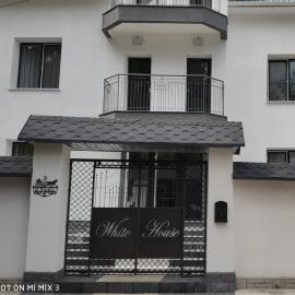 White House Apart Hotel，位于巴蒂的酒店