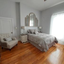 Queens Chamber w King Heavenly Bed at Nottingham Place in Wise，位于Wise的酒店