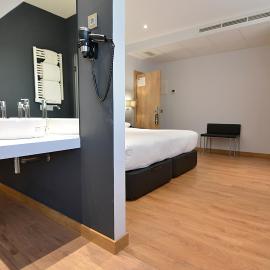 UVE Alcobendas，位于阿尔考本达斯的酒店