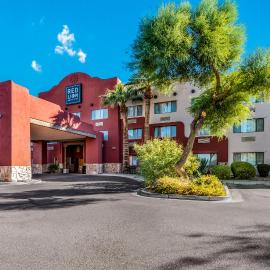 Red Lion Inn & Suites Goodyear Newly Renovated，位于嘉年的酒店
