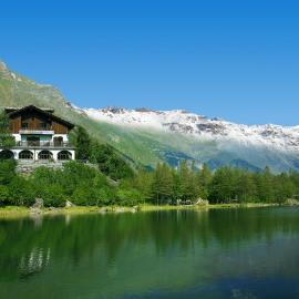 Chalet Sul Lago Hotel In Montagna，位于蒙切尼肖的酒店