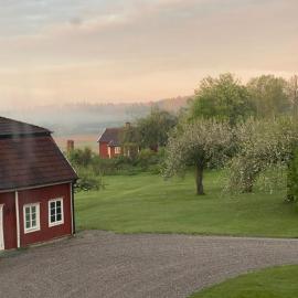 Herrgårdsflygel mitt i Sörmland，位于Malmköping的酒店