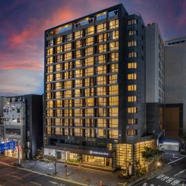 Golden Daisy Hotel，位于西归浦市的酒店