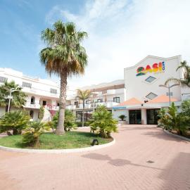 Oasiclub Hotel，位于维耶斯泰的酒店