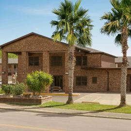 Super 8 by Wyndham Universal City，位于环球市的酒店