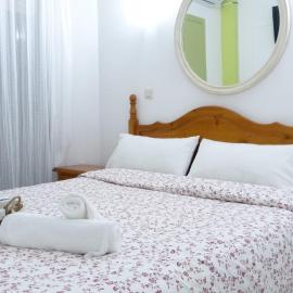 HOSTAL CANDELEDA，位于坎德莱达的酒店