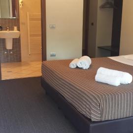 Hotel Firenze，位于萨龙诺的酒店