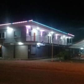 Rumanija's Airport Rooms，位于Zanderij的酒店