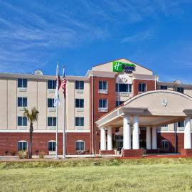 Holiday Inn Express & Suites Moultrie by IHG，位于莫尔特里的酒店